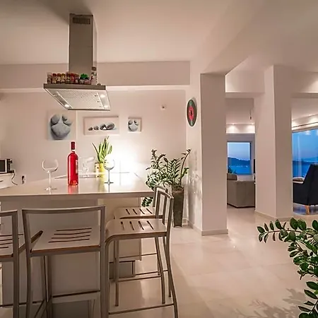 Iconic Ionian Mudita Villa, By Thinkvilla Αργάσι